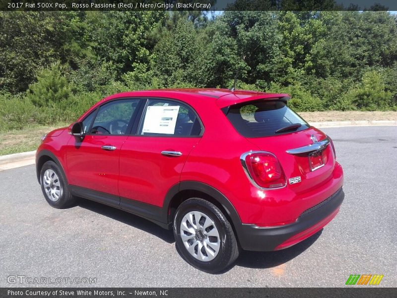 Rosso Passione (Red) / Nero/Grigio (Black/Gray) 2017 Fiat 500X Pop