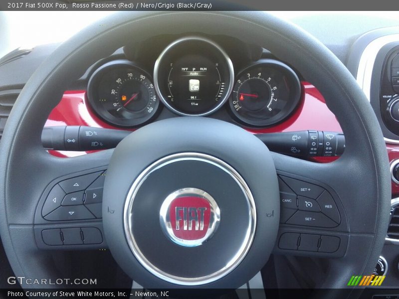 Rosso Passione (Red) / Nero/Grigio (Black/Gray) 2017 Fiat 500X Pop