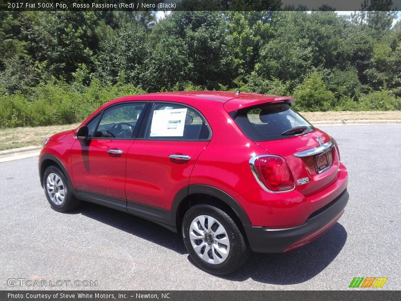 Rosso Passione (Red) / Nero (Black) 2017 Fiat 500X Pop