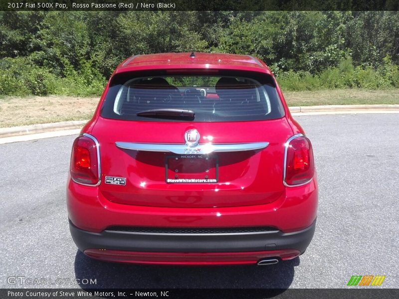 Rosso Passione (Red) / Nero (Black) 2017 Fiat 500X Pop
