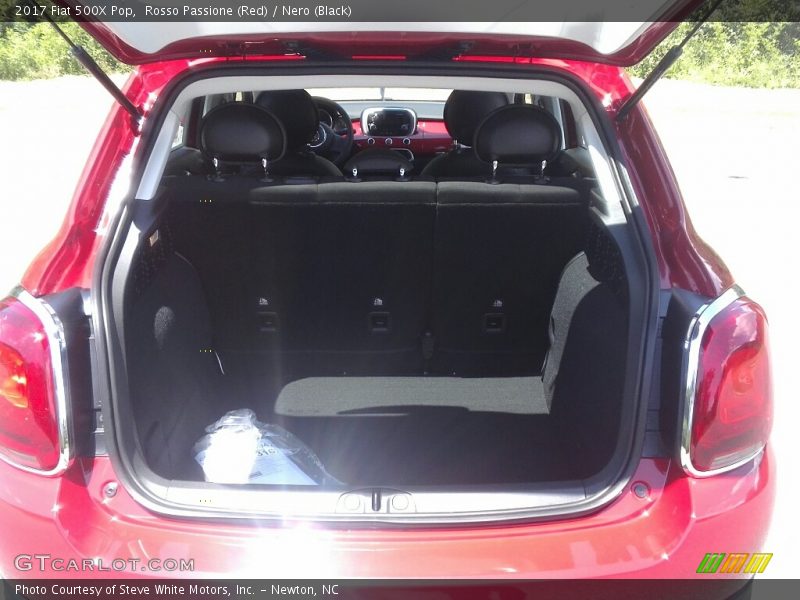 Rosso Passione (Red) / Nero (Black) 2017 Fiat 500X Pop