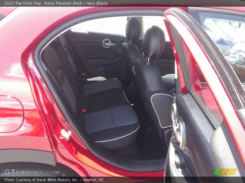 Rosso Passione (Red) / Nero (Black) 2017 Fiat 500X Pop
