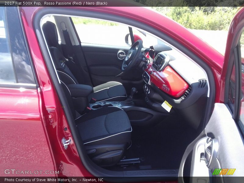 Rosso Passione (Red) / Nero (Black) 2017 Fiat 500X Pop