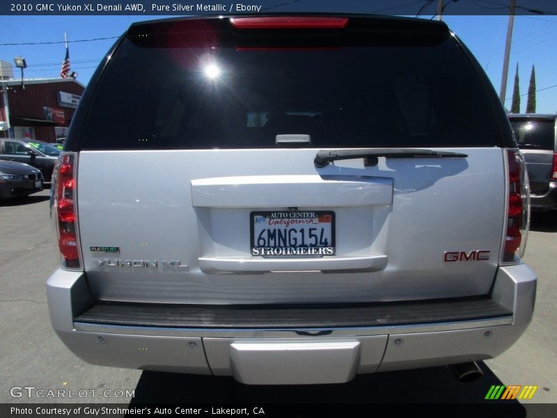 Pure Silver Metallic / Ebony 2010 GMC Yukon XL Denali AWD