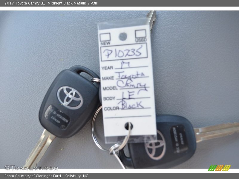 Midnight Black Metallic / Ash 2017 Toyota Camry LE