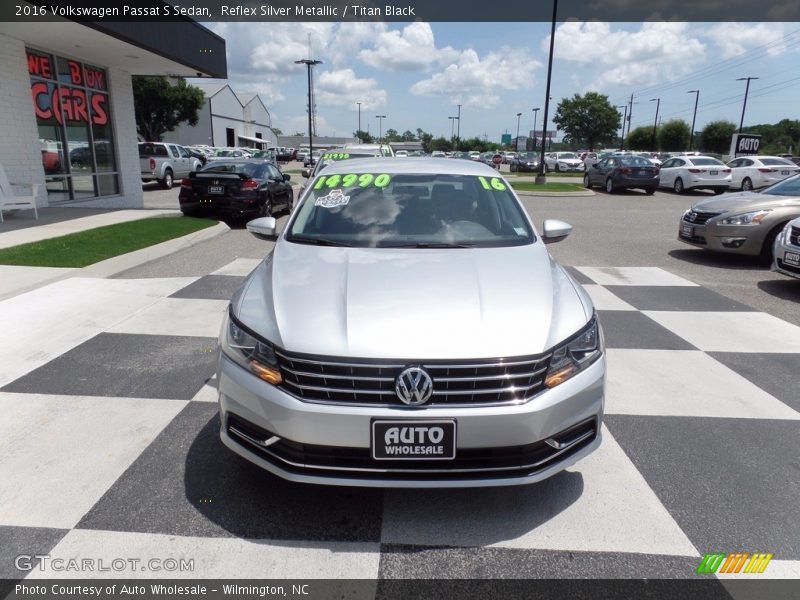 Reflex Silver Metallic / Titan Black 2016 Volkswagen Passat S Sedan