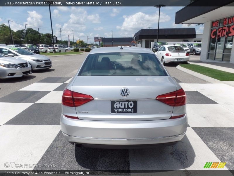 Reflex Silver Metallic / Titan Black 2016 Volkswagen Passat S Sedan