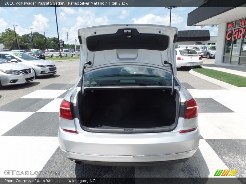 Reflex Silver Metallic / Titan Black 2016 Volkswagen Passat S Sedan
