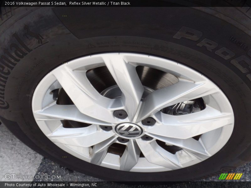 Reflex Silver Metallic / Titan Black 2016 Volkswagen Passat S Sedan