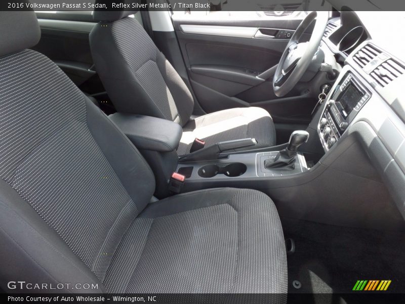 Reflex Silver Metallic / Titan Black 2016 Volkswagen Passat S Sedan