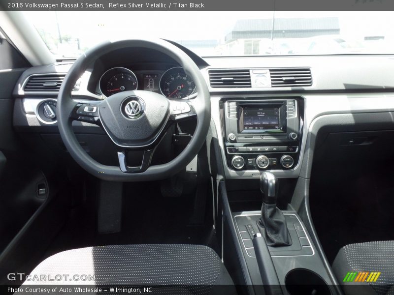 Reflex Silver Metallic / Titan Black 2016 Volkswagen Passat S Sedan