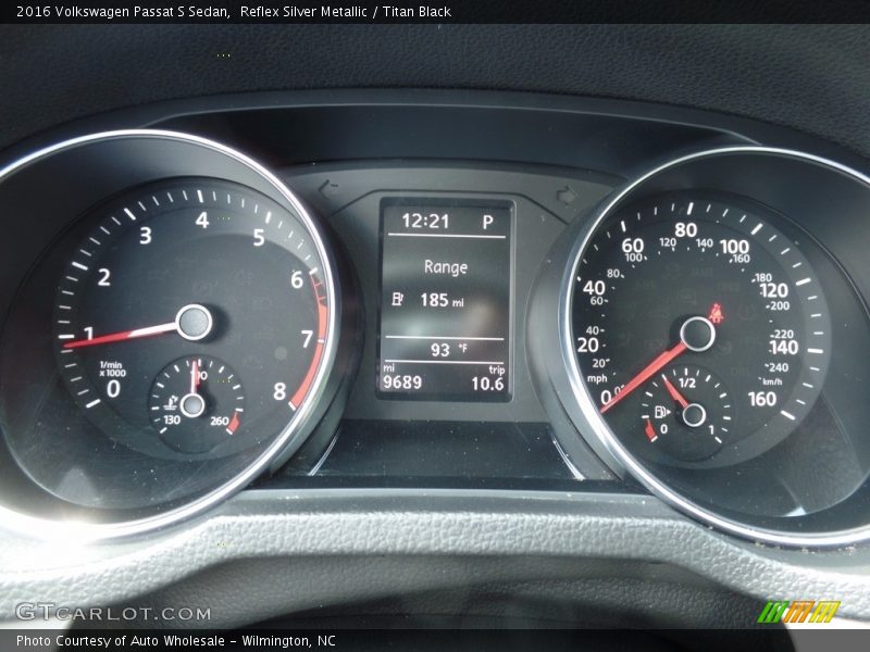 Reflex Silver Metallic / Titan Black 2016 Volkswagen Passat S Sedan