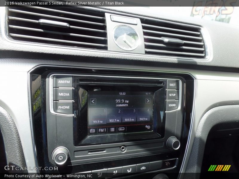 Reflex Silver Metallic / Titan Black 2016 Volkswagen Passat S Sedan