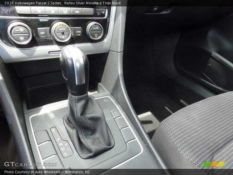 Reflex Silver Metallic / Titan Black 2016 Volkswagen Passat S Sedan