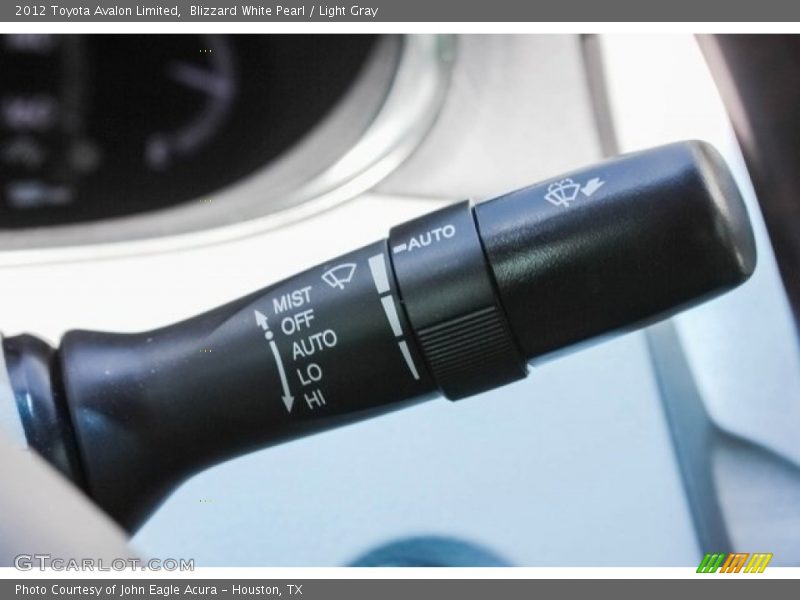 Blizzard White Pearl / Light Gray 2012 Toyota Avalon Limited