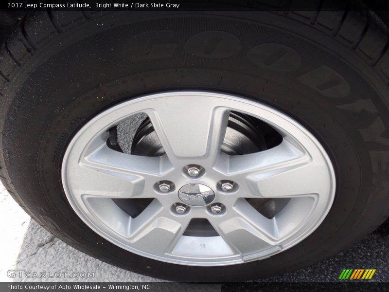 Bright White / Dark Slate Gray 2017 Jeep Compass Latitude