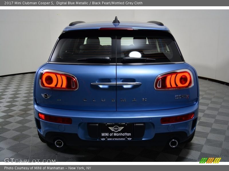 Digital Blue Metallic / Black Pearl/Mottled Grey Cloth 2017 Mini Clubman Cooper S