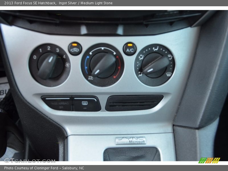 Ingot Silver / Medium Light Stone 2013 Ford Focus SE Hatchback