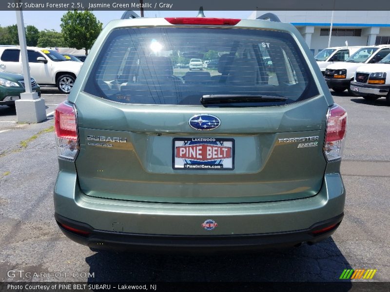 Jasmine Green Metallic / Gray 2017 Subaru Forester 2.5i