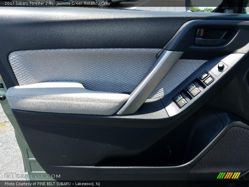 Jasmine Green Metallic / Gray 2017 Subaru Forester 2.5i