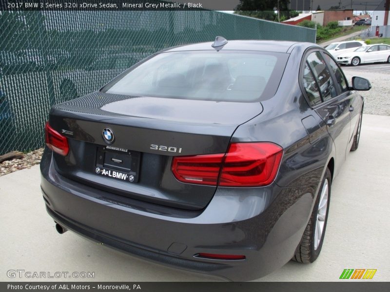 Mineral Grey Metallic / Black 2017 BMW 3 Series 320i xDrive Sedan