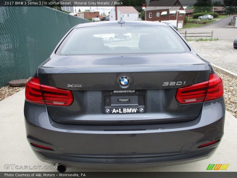 Mineral Grey Metallic / Black 2017 BMW 3 Series 320i xDrive Sedan