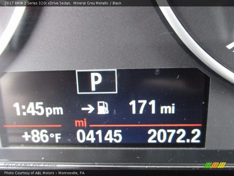 Mineral Grey Metallic / Black 2017 BMW 3 Series 320i xDrive Sedan
