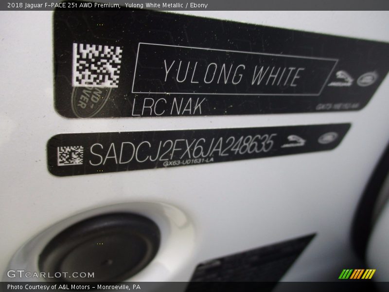 Yulong White Metallic / Ebony 2018 Jaguar F-PACE 25t AWD Premium