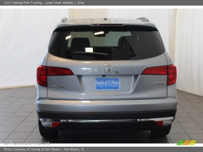 Lunar Silver Metallic / Gray 2017 Honda Pilot Touring