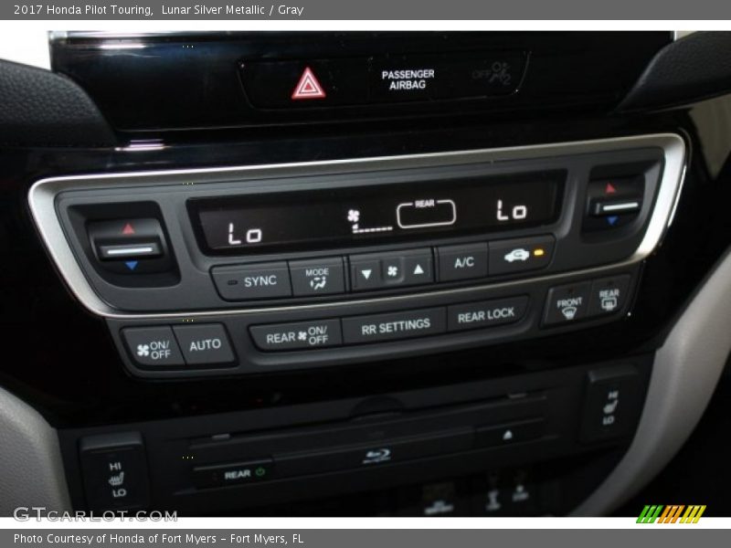 Lunar Silver Metallic / Gray 2017 Honda Pilot Touring