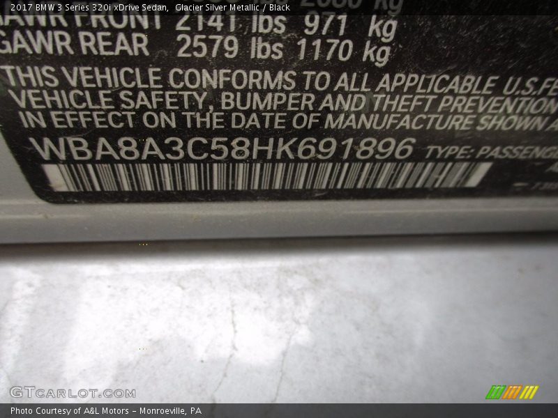 Glacier Silver Metallic / Black 2017 BMW 3 Series 320i xDrive Sedan