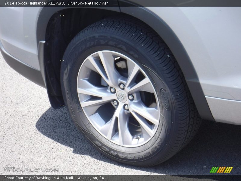 Silver Sky Metallic / Ash 2014 Toyota Highlander XLE AWD