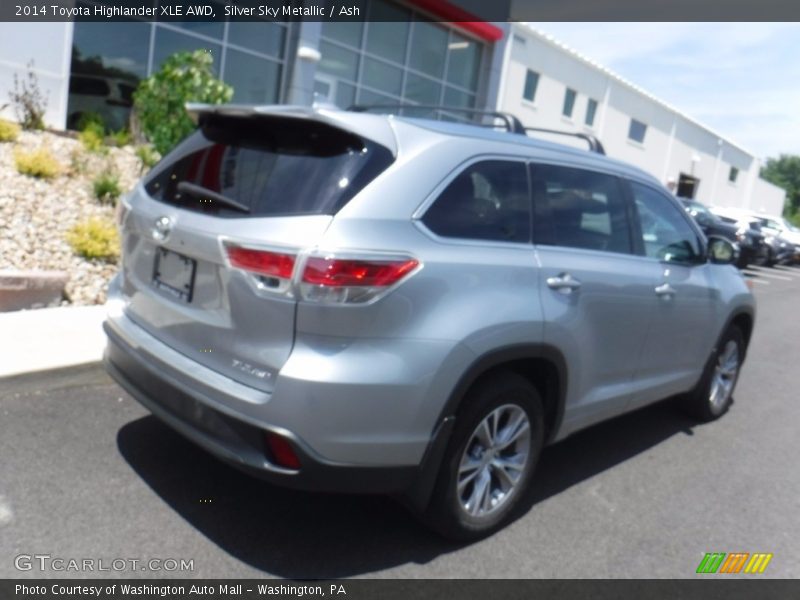 Silver Sky Metallic / Ash 2014 Toyota Highlander XLE AWD
