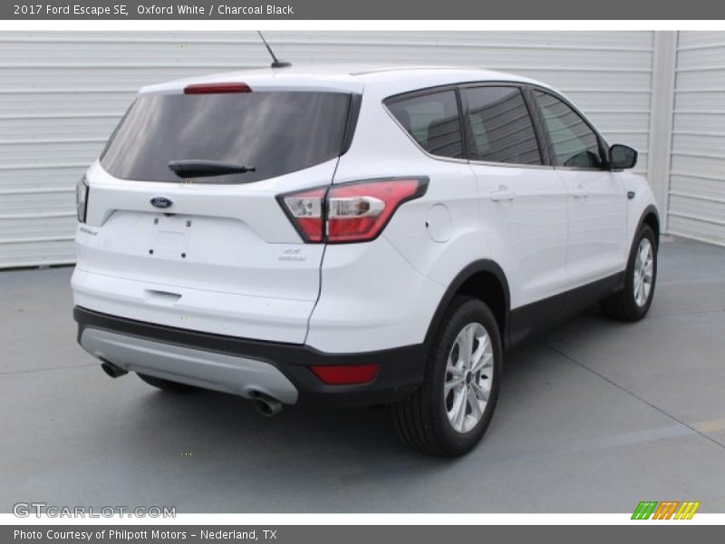 Oxford White / Charcoal Black 2017 Ford Escape SE