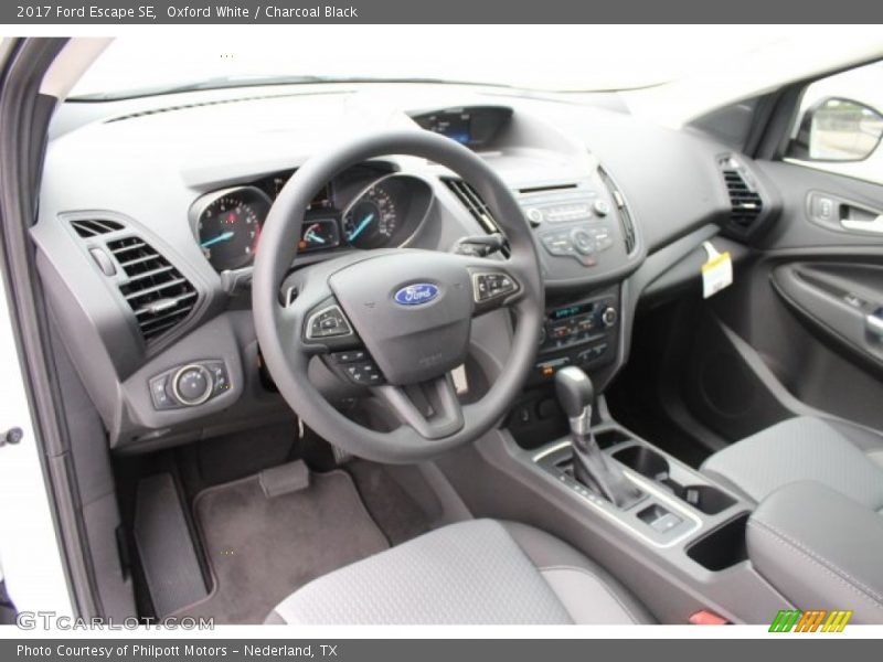 Oxford White / Charcoal Black 2017 Ford Escape SE