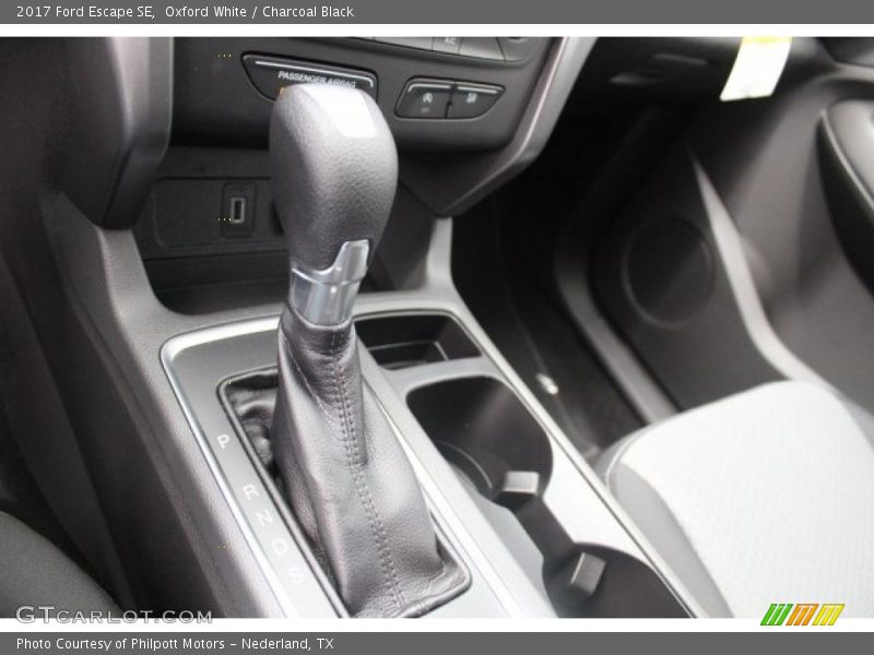 Oxford White / Charcoal Black 2017 Ford Escape SE