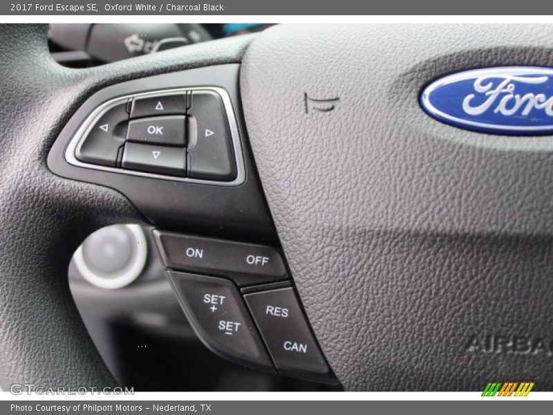 Oxford White / Charcoal Black 2017 Ford Escape SE