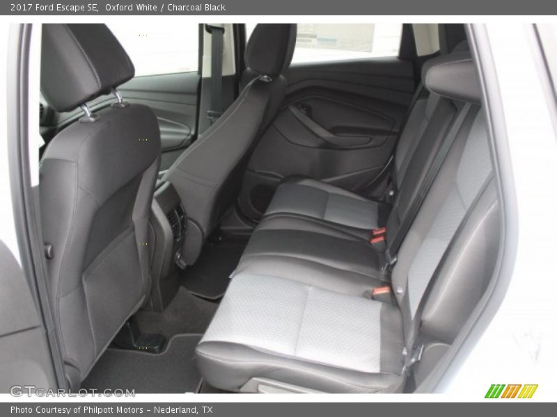 Oxford White / Charcoal Black 2017 Ford Escape SE