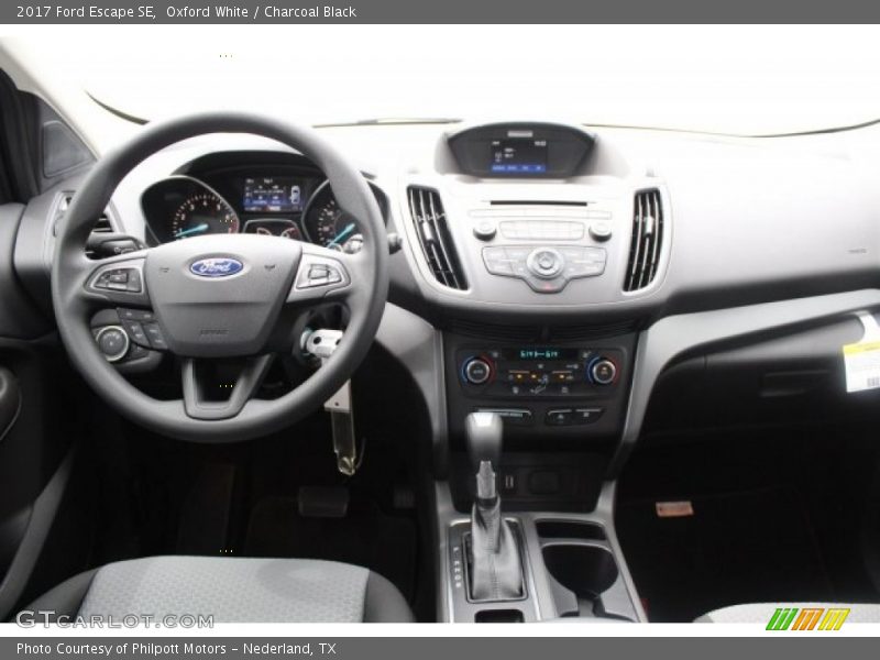Oxford White / Charcoal Black 2017 Ford Escape SE