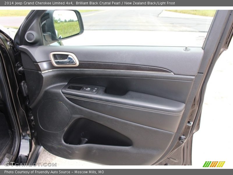 Brilliant Black Crystal Pearl / New Zealand Black/Light Frost 2014 Jeep Grand Cherokee Limited 4x4