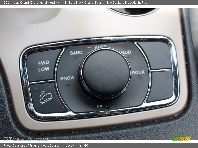 Brilliant Black Crystal Pearl / New Zealand Black/Light Frost 2014 Jeep Grand Cherokee Limited 4x4