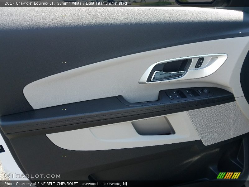 Summit White / Light Titanium/Jet Black 2017 Chevrolet Equinox LT
