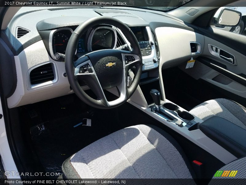 Summit White / Light Titanium/Jet Black 2017 Chevrolet Equinox LT