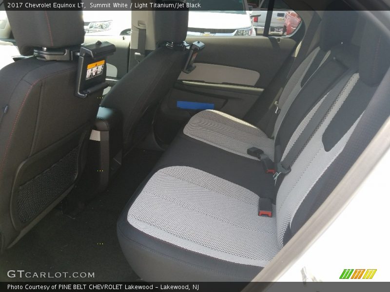 Summit White / Light Titanium/Jet Black 2017 Chevrolet Equinox LT