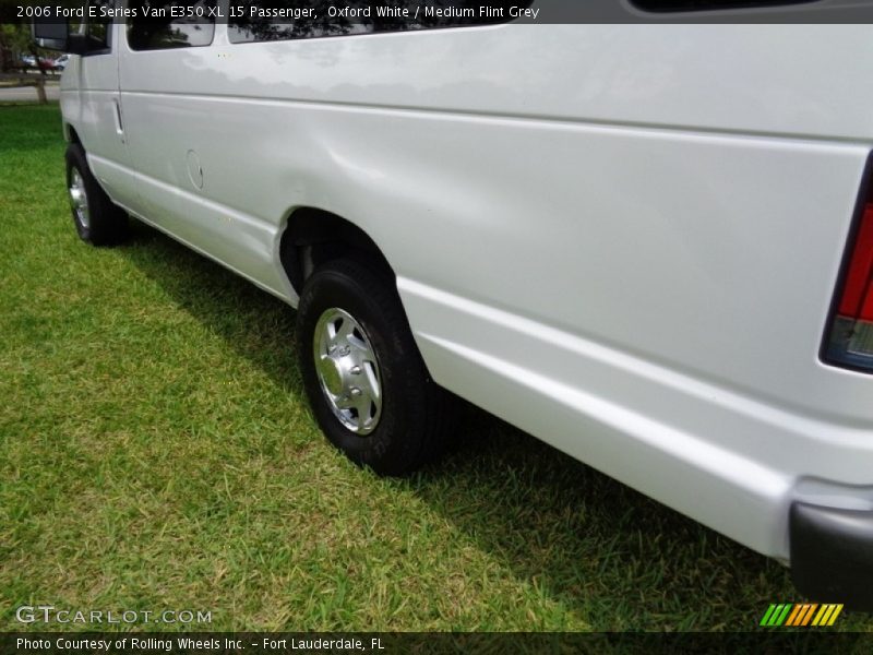 Oxford White / Medium Flint Grey 2006 Ford E Series Van E350 XL 15 Passenger