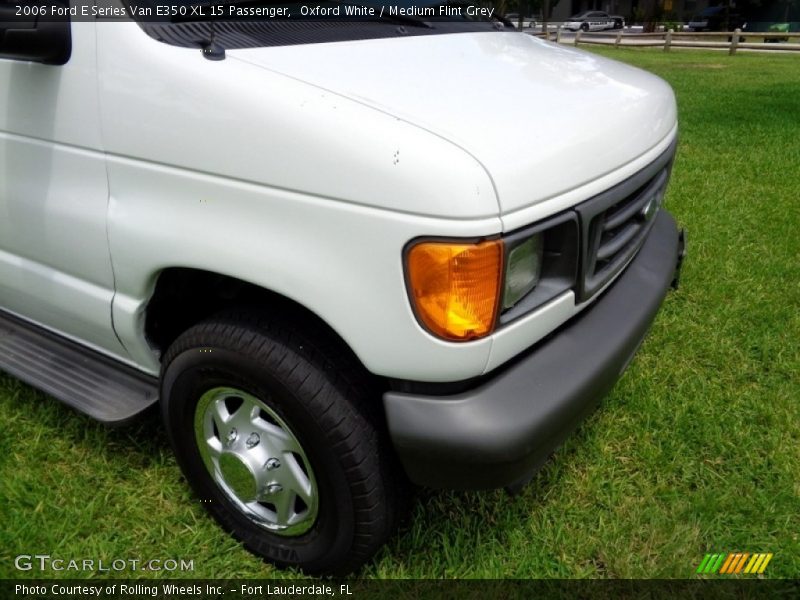 Oxford White / Medium Flint Grey 2006 Ford E Series Van E350 XL 15 Passenger