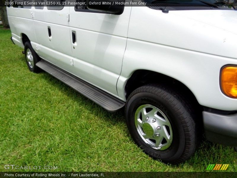 Oxford White / Medium Flint Grey 2006 Ford E Series Van E350 XL 15 Passenger