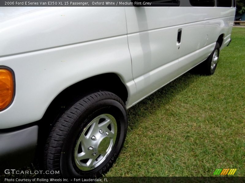 Oxford White / Medium Flint Grey 2006 Ford E Series Van E350 XL 15 Passenger