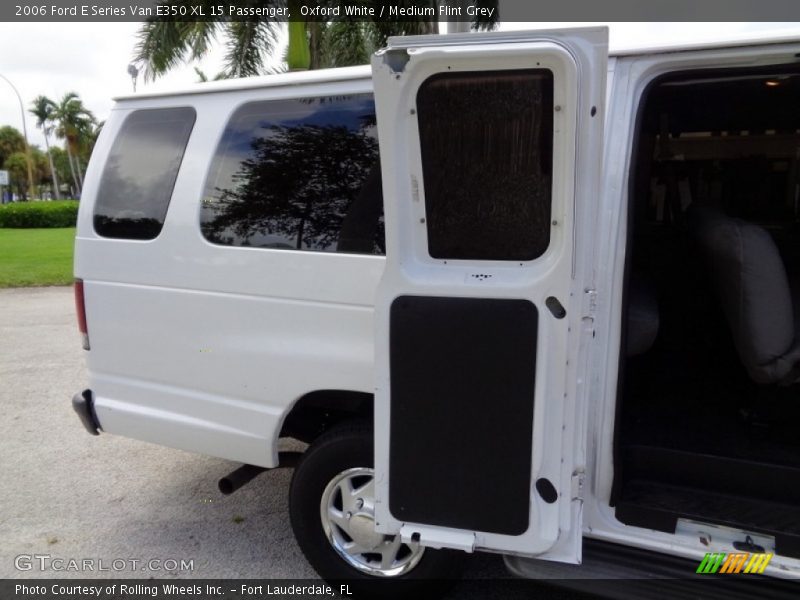 Oxford White / Medium Flint Grey 2006 Ford E Series Van E350 XL 15 Passenger