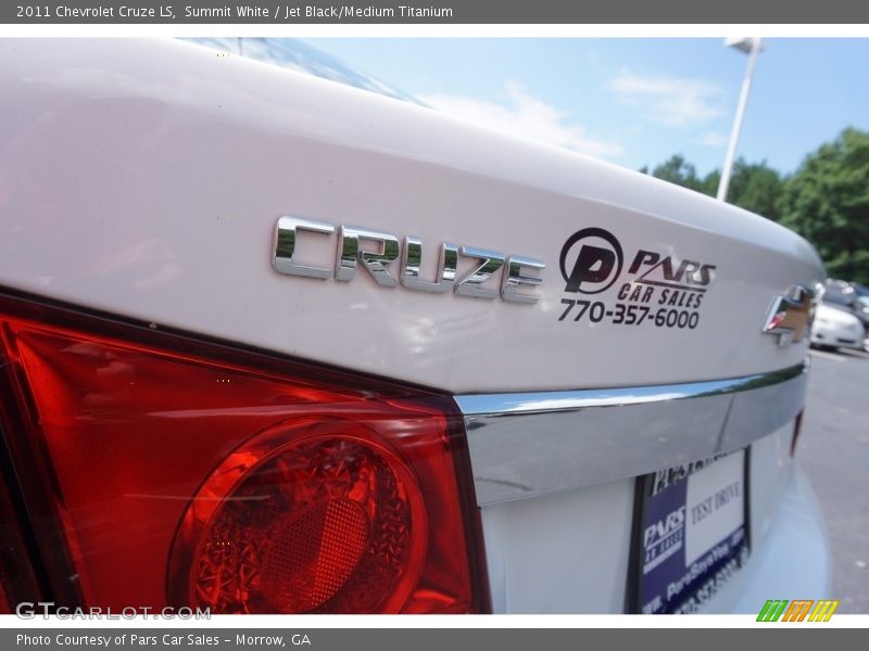 Summit White / Jet Black/Medium Titanium 2011 Chevrolet Cruze LS
